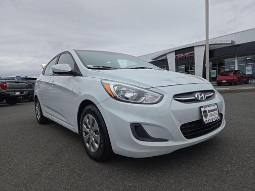 Chalk White 2017 Hyundai Accent SE