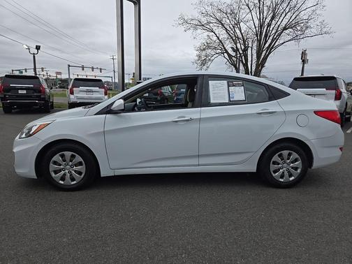 Chalk White 2017 Hyundai Accent SE