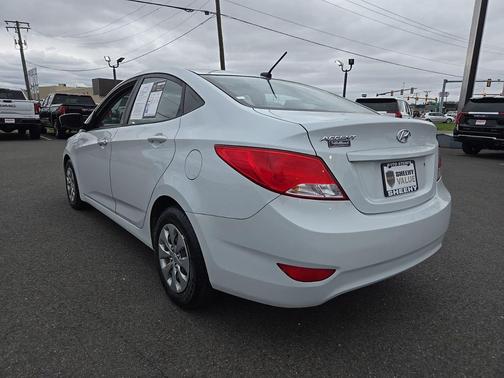 Chalk White 2017 Hyundai Accent SE