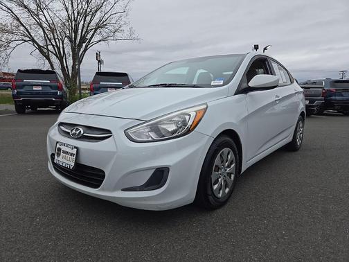 Chalk White 2017 Hyundai Accent SE