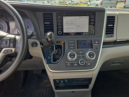 2020 Toyota Sienna XLE