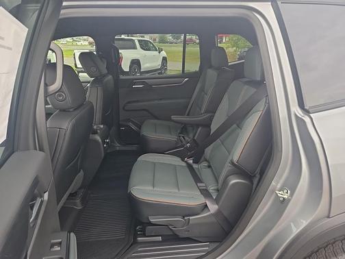 2026 GMC Acadia AWD AT4
