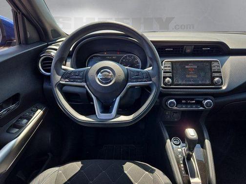 Deep Blue Pearl 2018 Nissan Kicks SV