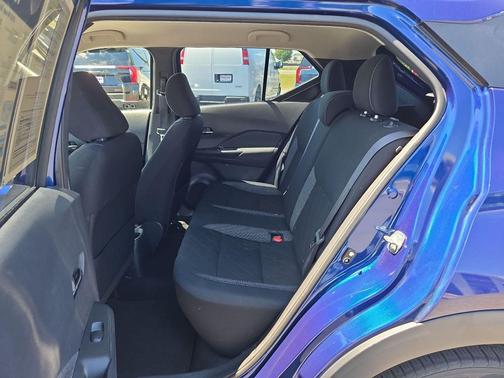 Deep Blue Pearl 2018 Nissan Kicks SV