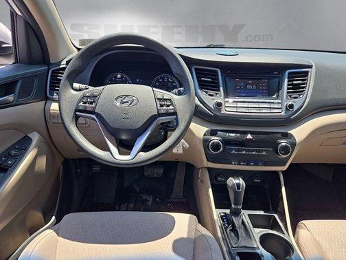 Dazzling White 2016 Hyundai TUCSON SE