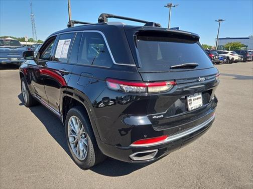 2022 Jeep Grand Cherokee Summit