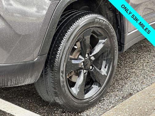 Baltic Gray Metallic Clearcoat 2023 Jeep Grand Cherokee Altitude