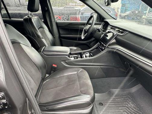 Baltic Gray Metallic Clearcoat 2023 Jeep Grand Cherokee Altitude