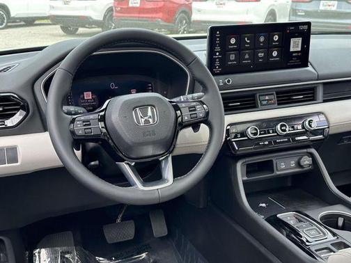 Smoke 2026 Honda Pilot Touring 8-Passenger