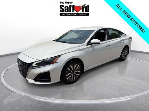 Pearl White Tricoat 2023 Nissan Altima 2.5 SV