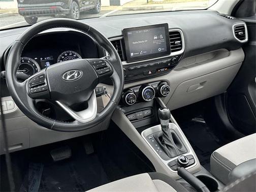 2022 Hyundai VENUE SEL