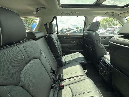 Crystal Black Pearl 2023 Honda Pilot AWD Elite