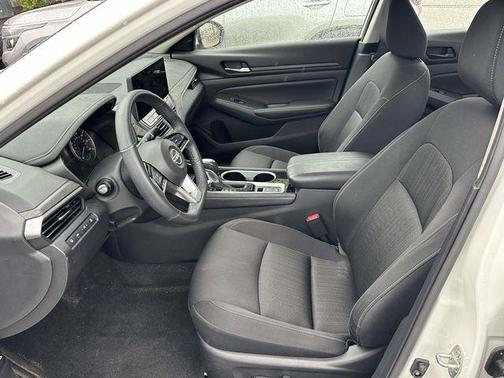Pearl White Tricoat 2024 Nissan Altima 2.5 SV