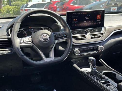 Pearl White Tricoat 2024 Nissan Altima 2.5 SV