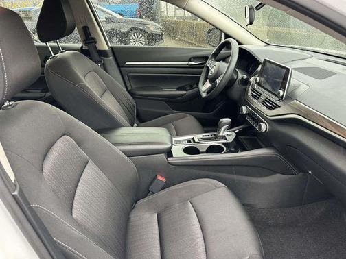 Pearl White Tricoat 2023 Nissan Altima 2.5 SV