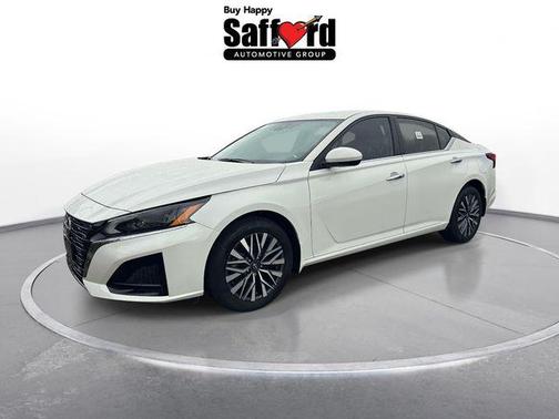 Pearl White Tricoat 2023 Nissan Altima 2.5 SV
