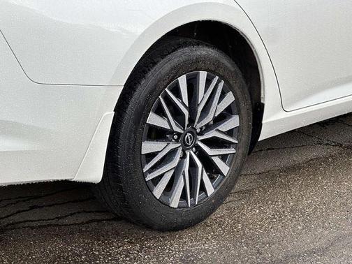 Pearl White Tricoat 2023 Nissan Altima 2.5 SV