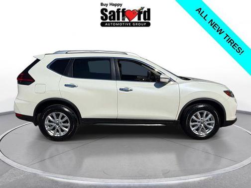 Pearl White Tricoat 2019 Nissan Rogue SV