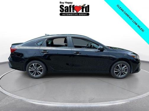 Aurora Black 2024 Kia Forte LXS