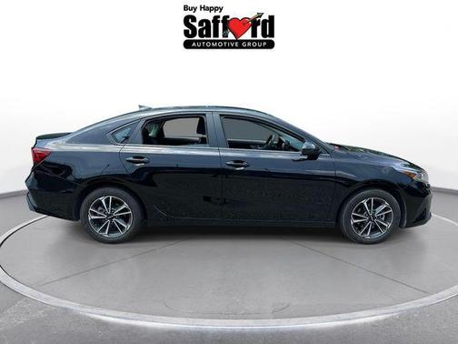 Aurora Black 2024 Kia Forte LXS