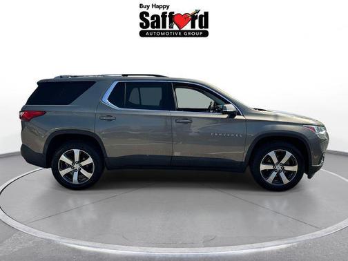 Pepperdust Metallic 2018 Chevrolet Traverse LT Leather
