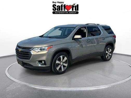 Pepperdust Metallic 2018 Chevrolet Traverse LT Leather