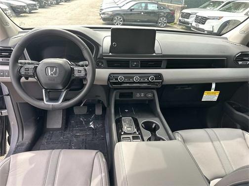 2025 Honda Pilot Touring 8-Passenger