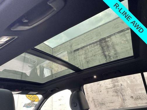 2022 Volkswagen Tiguan 2.0T SE R-Line Black 4MOTION