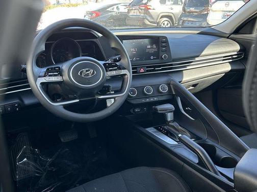 2021 Hyundai ELANTRA SE