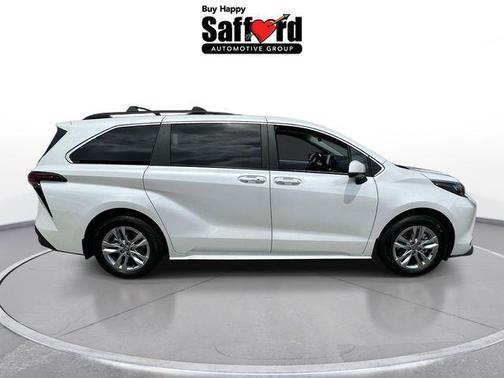 Wind Chill Pearl 2026 Toyota Sienna XLE