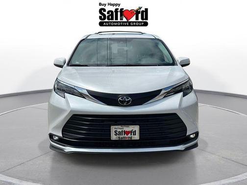 Wind Chill Pearl 2026 Toyota Sienna XLE