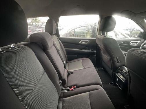 Gun Metallic 2018 Nissan Pathfinder SV