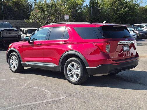 Jewel Red Metallic Tinted Clearcoat 2022 Ford Explorer XLT
