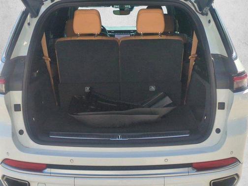 Bright White Clearcoat 2023 Jeep Grand Cherokee L Summit
