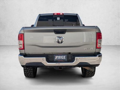 2022 RAM 2500 Tradesman Crew Cab 4x4 6'4' Box