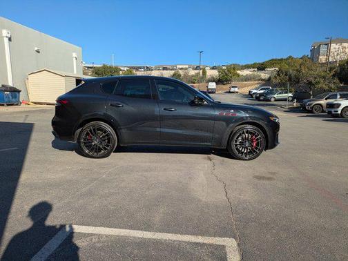 Nero Ribelle Metallic 2023 Maserati Levante Modena S