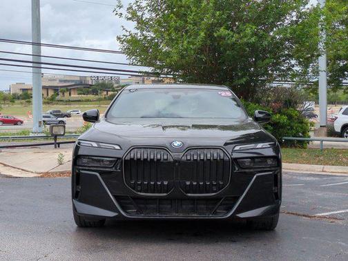 Black Sapphire Metallic 2025 BMW 750e i xDrive