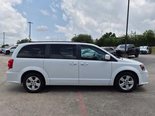 White Knuckle Clearcoat 2018 Dodge Grand Caravan GT