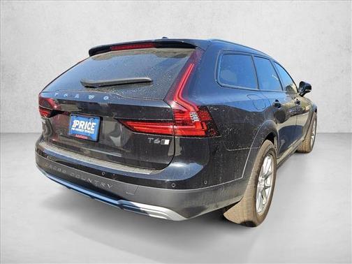 2021 Volvo V90 Cross Country T6