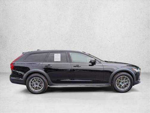 2021 Volvo V90 Cross Country T6