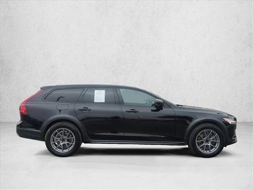 2021 Volvo V90 Cross Country T6