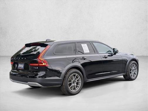 2021 Volvo V90 Cross Country T6