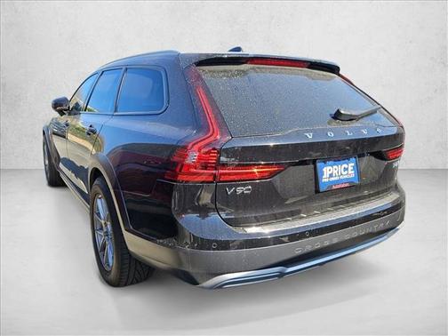 2021 Volvo V90 Cross Country T6