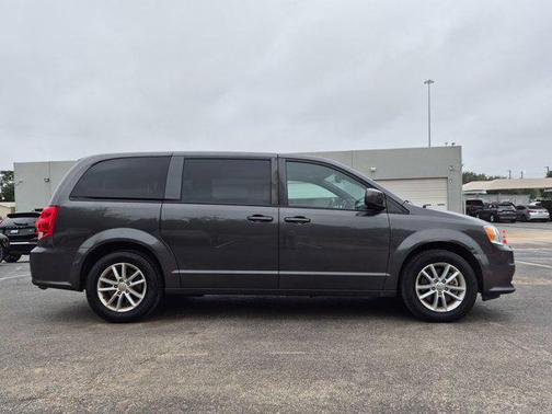 Granite Pearlcoat 2020 Dodge Grand Caravan SE