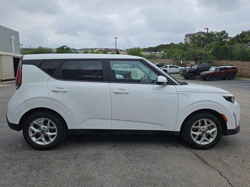 Snow White Pearl 2023 Kia Soul LX