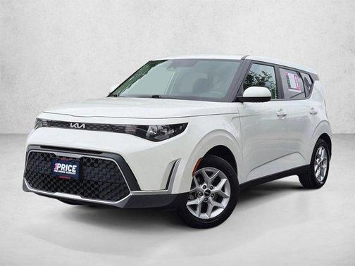 Snow White Pearl 2023 Kia Soul LX