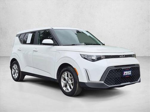 Snow White Pearl 2023 Kia Soul LX