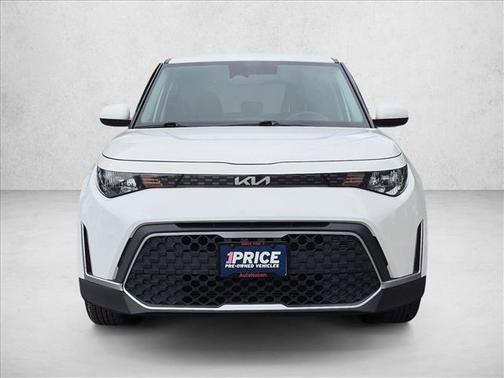 Snow White Pearl 2023 Kia Soul LX