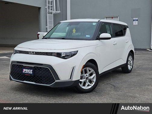 Snow White Pearl 2023 Kia Soul LX