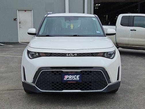 Snow White Pearl 2023 Kia Soul LX